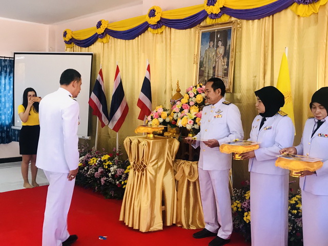 พิธีรับพระราชทานพระบรมฉายาลักษณ์ พระบาทสมเด็จพระเจ้าอยู่หัวและสมเด็จพระนาง
