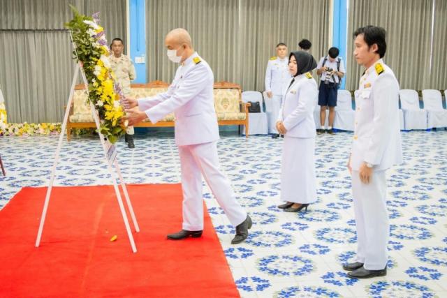 ร่วมพิธีวางพวงมาลาถวายราชสักการะ