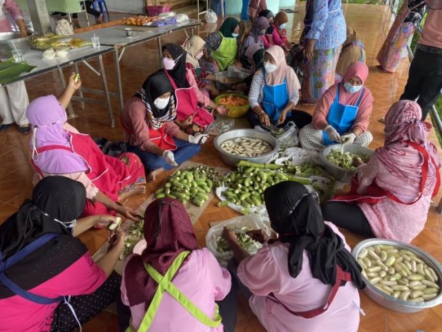 ฝึกอบรมสมาชิกกลุ่มบทบาทสตรี ตำบลตลิ่งชัน อำเภอเหนือคลอง จังหวัดกระบี่
