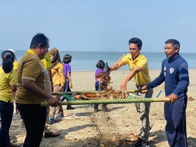 โครงการฟอกทรายคืนสู่ทะเล “Wash the sand back to the sea”