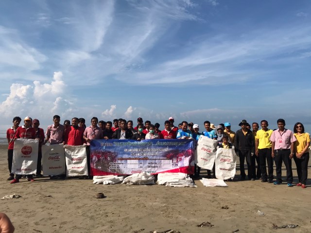 เข้าร่วมกิจกรรมทำความสะอาดชายหาด กับ บริษัทหาดทิพย์ จำกัด (มหาชน) สาขากระบี่