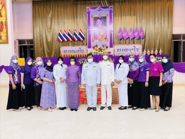 ร่วมพิธีถวายเครื่องราชสักการะและวางพานพุ่ม และพิธีถวายพระพรชัยมงคล เนื่องในโอกาสวันเฉลิมพระชนมพรรษา ๓ มิถุนายน ๒๕๖๕